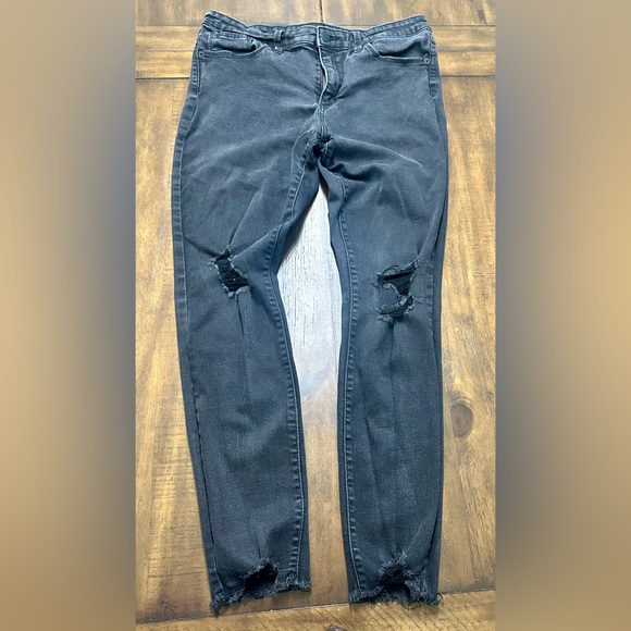 Universal Thread Denim - Universal Thread High Rise Skinny Jeans Black Distressed Raw Hem‎ Size 14/32R